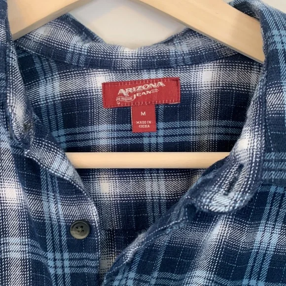 Arizona Jeans Blue Plaid Button Up Size Medium - Picture 2 of 6